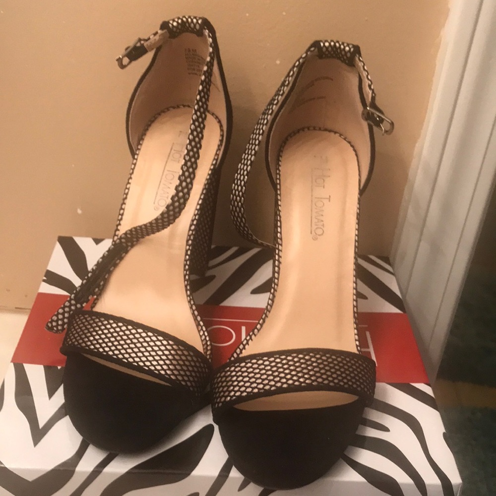 Black heels never worm . Had foot surgery can’t wear them with box